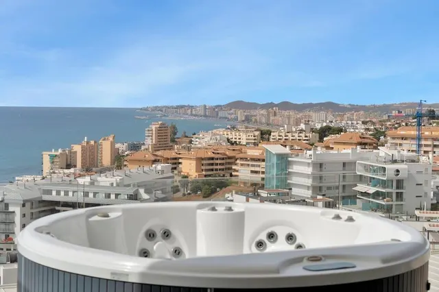 Fuengirola, Zona Higuerón -  Ático 3 Dormitorios, 2 plazas Garaje, Trastero, Piscina Comunitaria — 31
