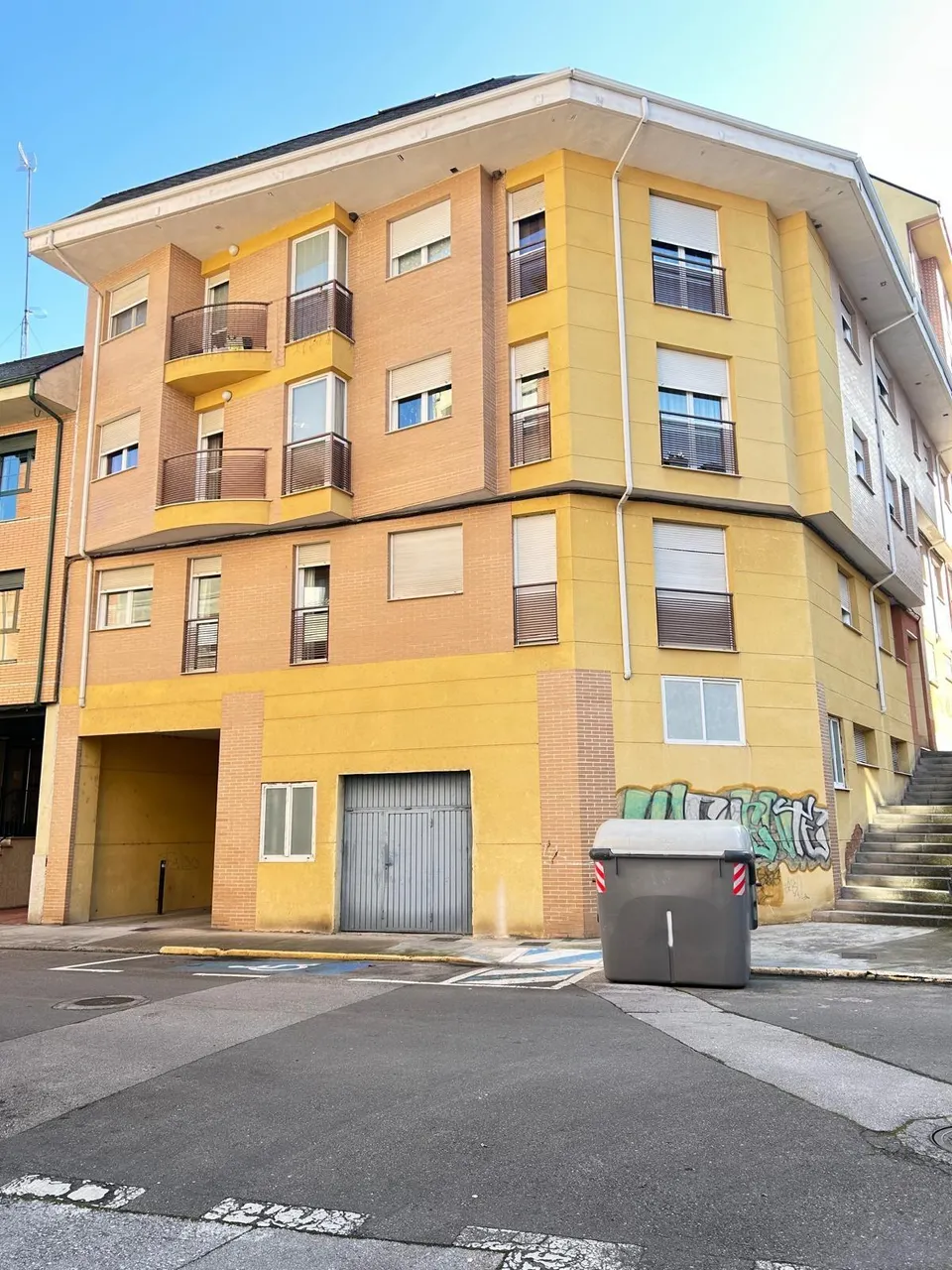 SE VENDE PLAZA DE PARKING