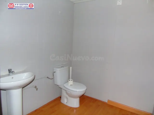 CASA EN PLANTA BAJA CON LOCAL COMERCIAL MAS SALON , BAÑO UN  - foto 5