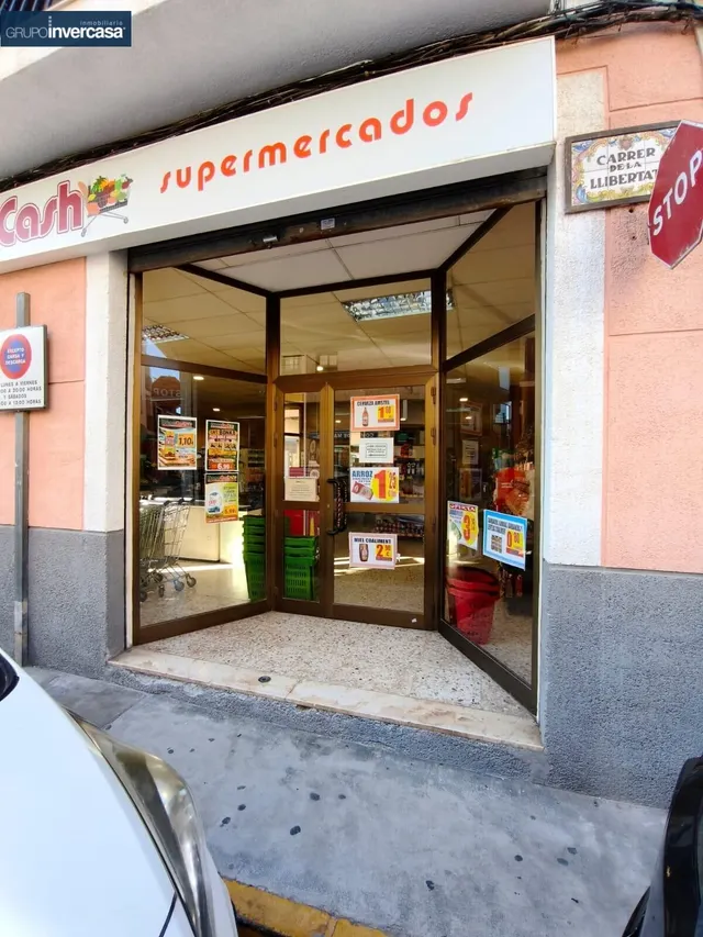 Gran local comercial de 261 m2 situado en zona céntrica de Vilamarxant (Valencia). — 26