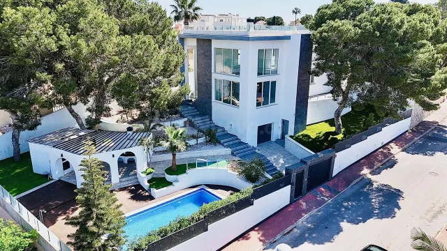 Villa 6 habitaciones 218m² en venta - Urbanización Perla del