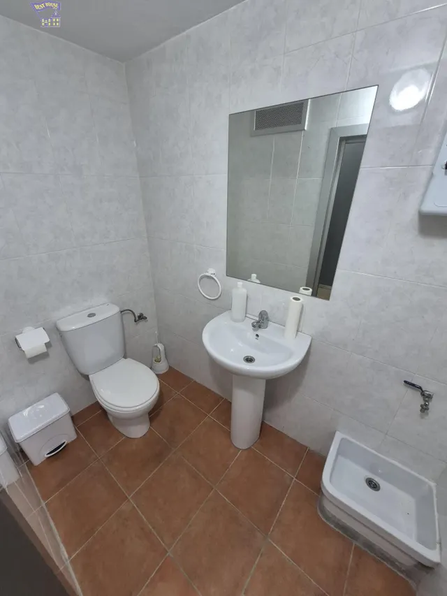 SE VENDE LOCAL COMERCIAL EN ZONA CENTRO — 8