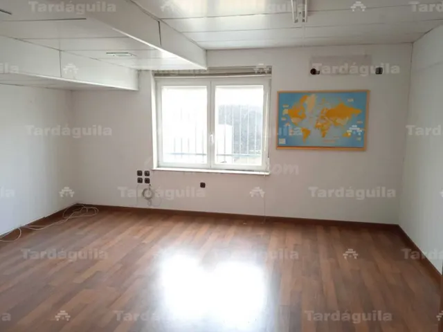 VENTA DE NAVE EN VILLARES DE LA REINA - foto 4