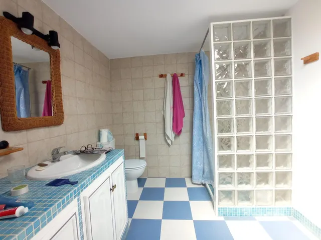VENTA DE CHALET Y APARTAMENTO — 38
