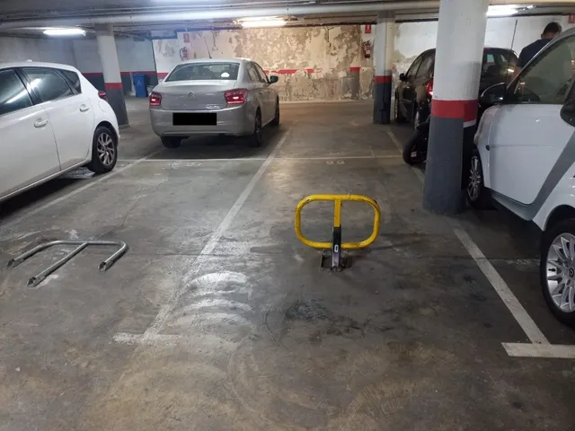 Plaza de parking en Av, Onze Setembre — 5