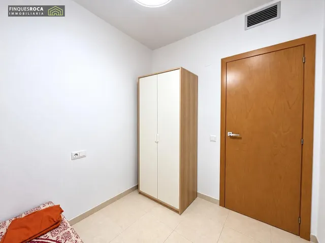 Para entrar a Vivir Piso de 3 Dormitorios, 2 Baños, Cocina Independiente, Comedor-Estar, Terraza y Piscina Comunitaria — 20