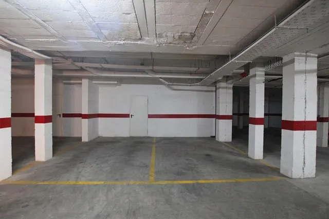 ADOSADO CON DOS PLAZAS DE GARAJE Y SOTANO ZONA CARTUJA — 30