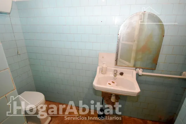 CASA SEMIREFORMADA CON GARAJE Y DOS TERRAZAS, EN EL CENTRO — 47