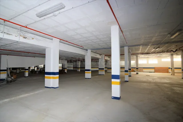 Garaje 2047m² en venta - Marbella — 2