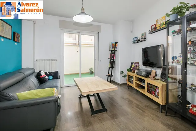 ¡Tu nuevo hogar te espera en Churriana de la Vega! Casa adosada con patio, garaje y futura parada de metro a pocos pasos. — 3