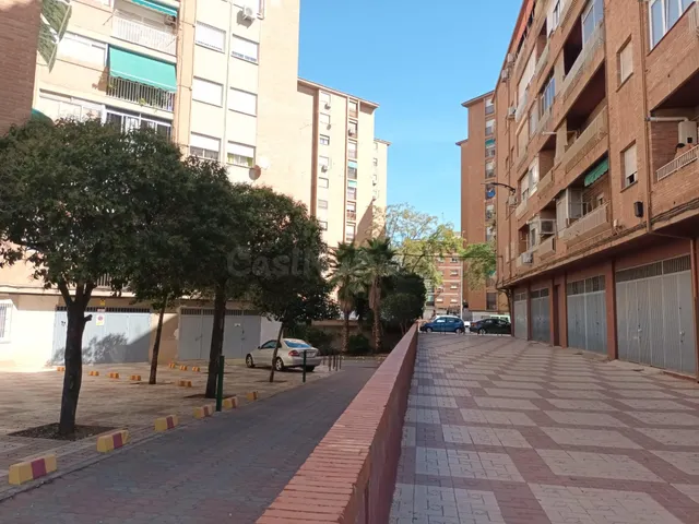 Garaje cerrado en Granada zona Zaidin, 12.80 m. de superficie. — 5