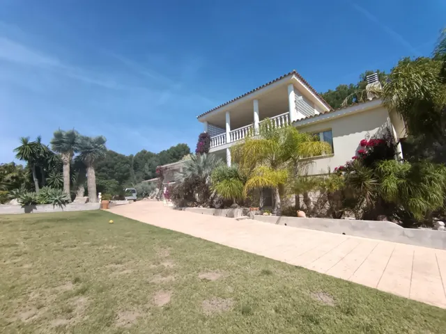 Encantadora y amplia villa en la urbanización de alto standi - foto 5