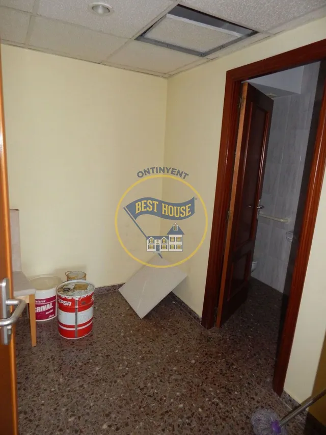 GRAN LOCAL COMERCIAL EN ZONA TRANSITADA EN ONTINYENT — 29