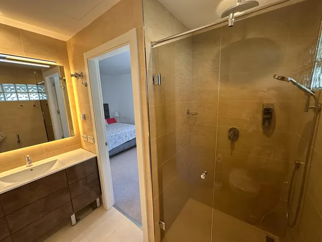 1ª Línea Playa Fuengirola - Super Atico 2 Dormitorios, Vistas al mar y Piscina, Gran Terraza, Sauna — 22