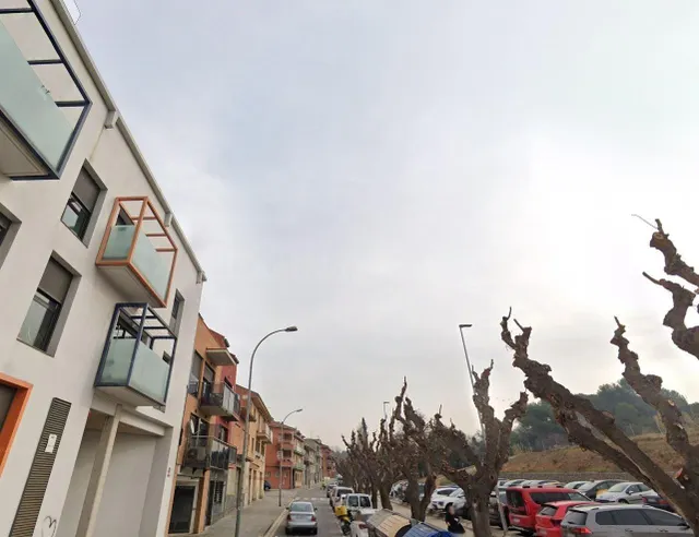 SE VENDE PLAZA DE APARCAMIENTO EN RUBI - foto 3