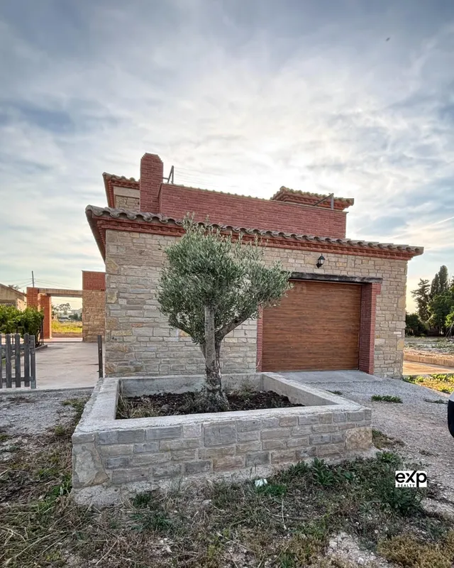 Chalet de 246 m2 y 1600m2 de parcela en Deltebre. - foto 4