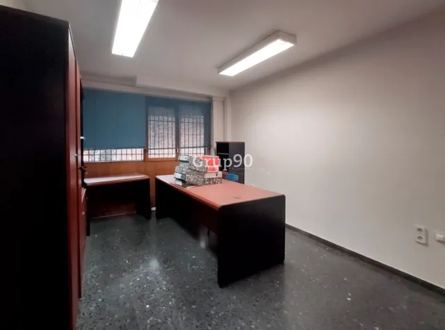 3 LOCALES COMERCIALES EN  ZONA INSTITUT — 21