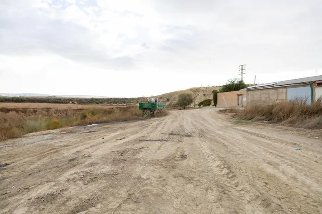 MAGNIFICO TERRENO URBANO EN LA MALAHA MUY CERCA DEL POLIGONO INDUSTRIAL DE ESCUZAR — 10