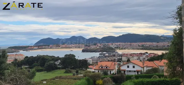 SE VENDE CASA PAREADA CON TERRENO EN ISLA