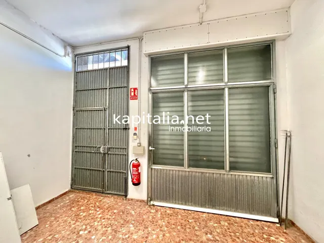 Local comercial a la venta en Gandía — 2