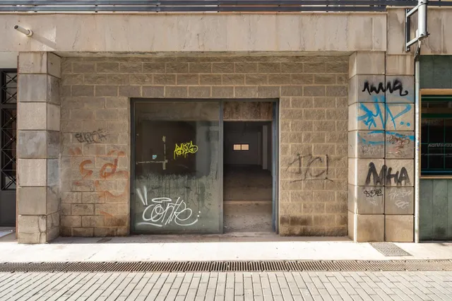 LOCAL VENTA JUNTO AVDA.CONSTITUCION GRANADA — 4