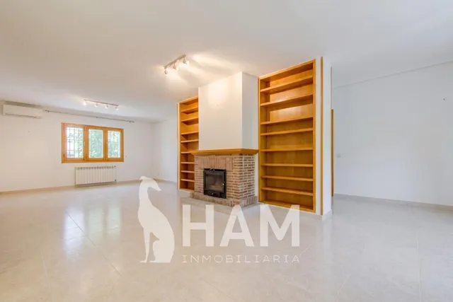 Casa en una planta con pabellón de invitados, piscina y garaje – Parcela 1.180 m2 — 26