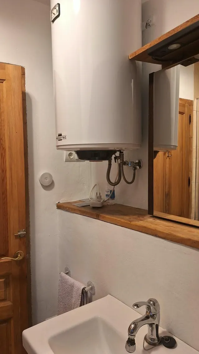 Encantadora Casa con Terreno en Bembibre por solo €77,000 — 18