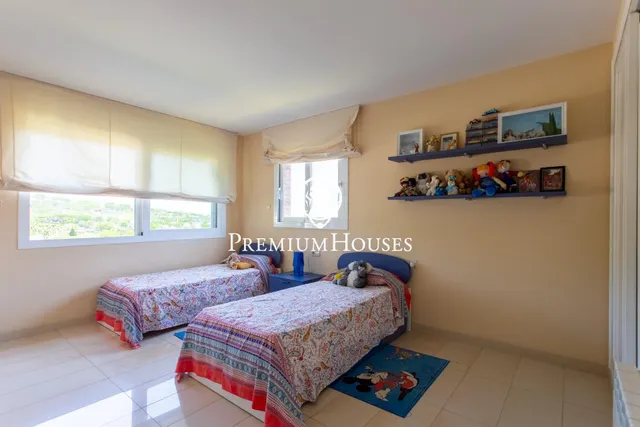 Exclusiva casa con jardín, piscina y espectaculares vistas al mar en Sant Andreu de Llavaneres — 18