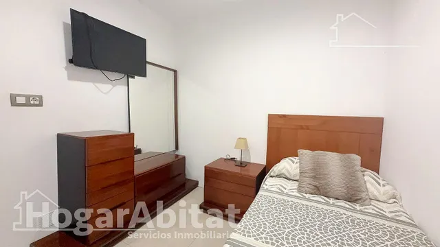 ¡Cerca del puerto! Casa espaciosa y semireformada con gran terraza, toda amueblada — 25