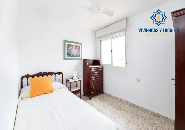 ¡Oportunidad única! Ático de 4 dormitorios y 2 baños con gran terraza frente al Colegio Agustinos (Arabial) — 26