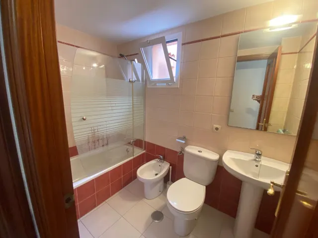 Tomares. bonito triplex amueblado junto al ayuntamiento — 24