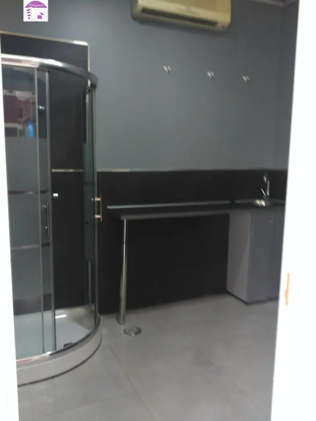 ***VALAZANCA  VENDE  EXCELENTE LOCAL*** — 10