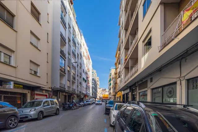 SE VENDE PEQUEÑO LOCAL, BARATO Y MUY CÉNTRICO JUNTO RECOGIDAS, IDEAL INVERSORES — 19