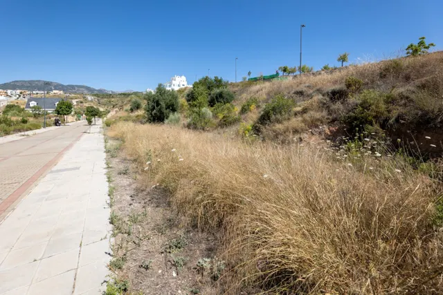 Venta de solar urbano en La Zubia (Zona Altos de La Zubia) — 7