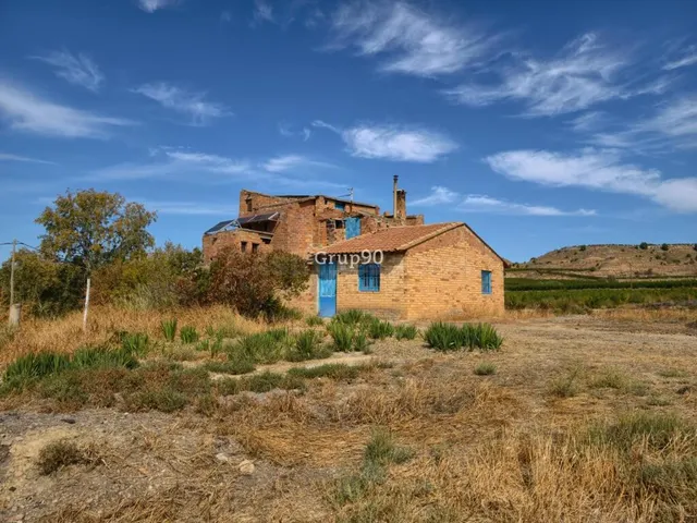 TERRENO DE 7.274 m2 CON CASA A REFORMAR, A 10 MINUTOS DE LLE