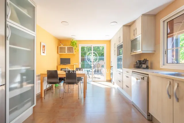 Casa con jardín y piscina en L'Aragai — 10