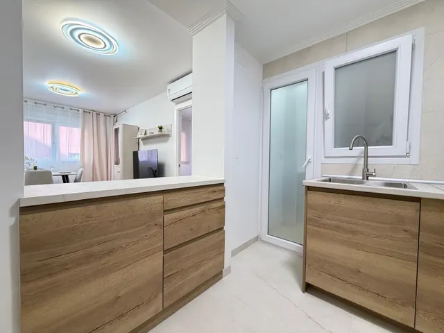 Apartamento totalmente reformado cerca de parque de las naciones con 2 dorm. 1 baño. con piscina. superficie 70 m2. — 25