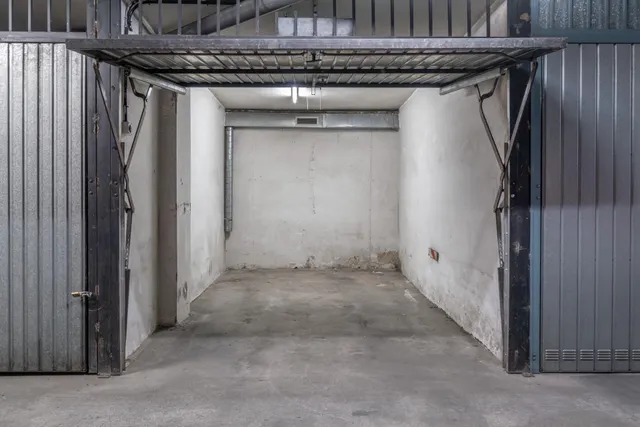 Amplia Plaza de Garaje Cerrada en Ubicación Estratégica — 15