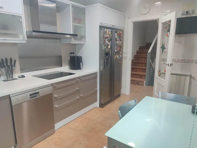 EXCELENTE UNIFAMILIAR CON VAROS AMBIENTES PARA LA FAMILIA — 12