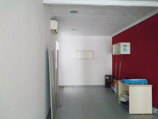 Local comercial de amplias dimensiones con ventanales de acero en zona Miguel Hernández de Alacuás — 14