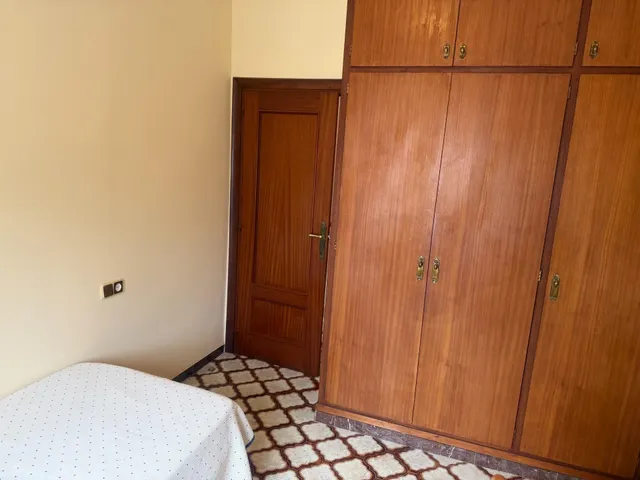 VIVIENDA ADOSADA DE 3 PLANTAS CON GARAJE , 4 habitaciones , AMPLIAS TERRAZAS EN SEGUR DE CALAFELL. — 18