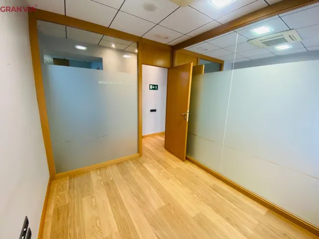 Oficina en alquiler en la Gran Vía — 18