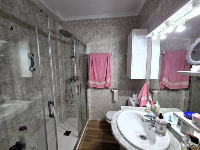 Apartamento en 1ª línea de playa en Estepona con terraza y vistas al mar — 9