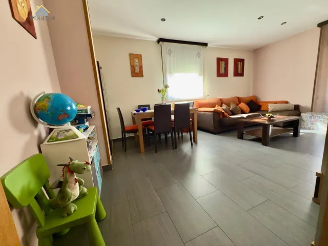 Bonito piso en venta en la Seu d'Urgell, edificio moderno con Box individual para dos coches. — 6