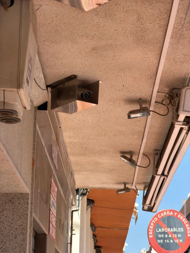 VENTA de DOS LOCALES en ZONA PREMIUM de OCIO  + vivienda de tres dormitorios  ZONA CENTRO PASEO MARITIMO — 17