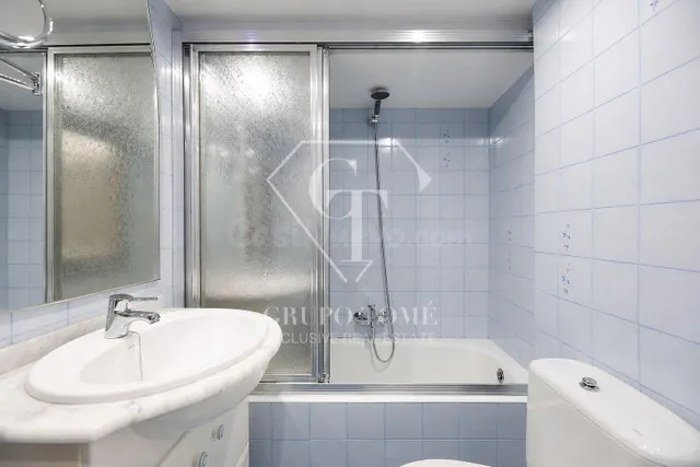 Vivienda acogedora con balcón y vistas despejadas — 26