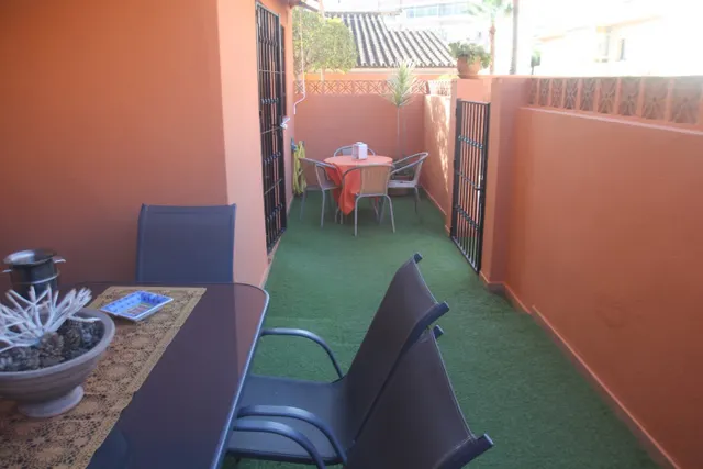 se vende casa adosada en el centro a tan solo 150 metros de la playa — 12