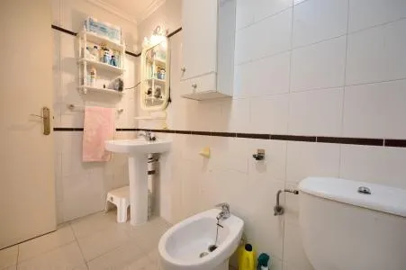 Apartamento de 2 dormitorios a 50 metros del mar en Acequión, Torrevieja — 17