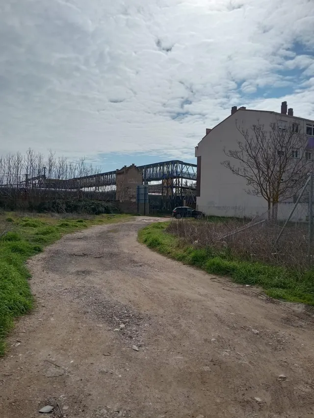 Solar urbanizable de 488m2 en el centro del pueblo — 7