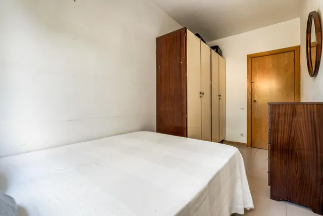 Piso 77m2., 3 Dormitorios, 2 Baños. Exterior con Patio y Ascensor. — 17